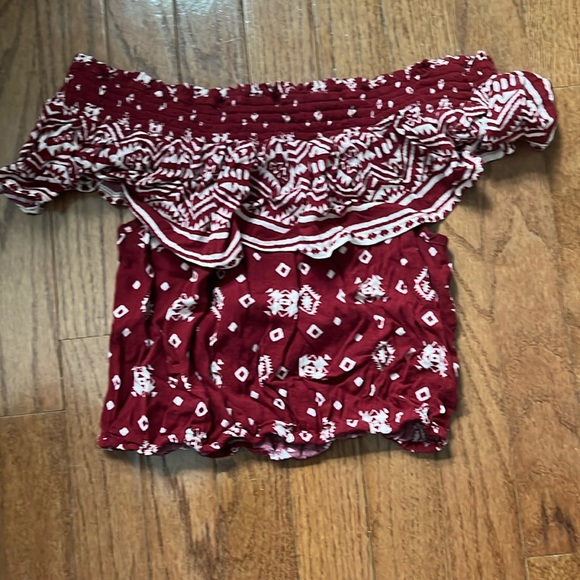 Medium Red Pattern Top - Picture 1 of 1
